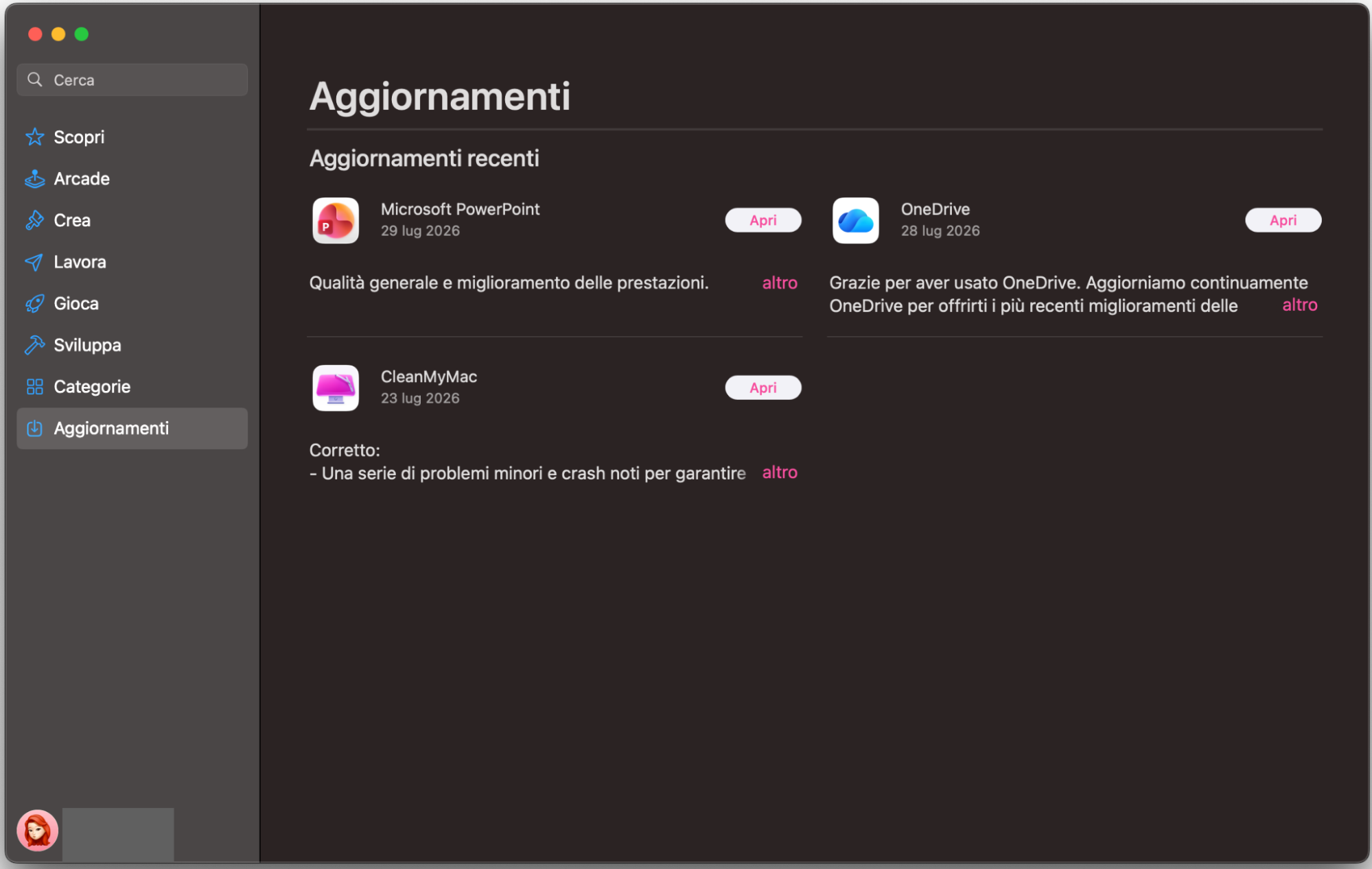 Controlla gli aggiornamenti di macOS per risolvere i problemi della fotocamera su un Mac. Per controllare eventuali aggiornamenti disponibili per le applicazioni, vai all'App Store e clicca su Aggiornamenti nella barra laterale a sinistra. Tutto ciò che necessita di aggiornamento mostrerà un pulsante.