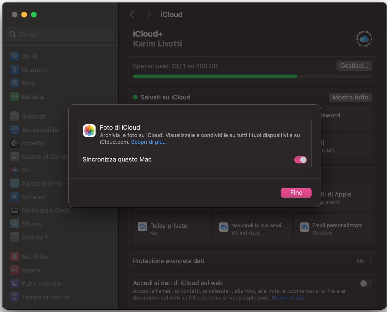 Impostazioni di Sistema su Mac mostra le opzioni di Foto di iCloud. Per spostare i file da un Mac all’altro con lo spazio di archiviazione iCloud, attiva Sincronizza questo Mac, poi fai clic su Fine.