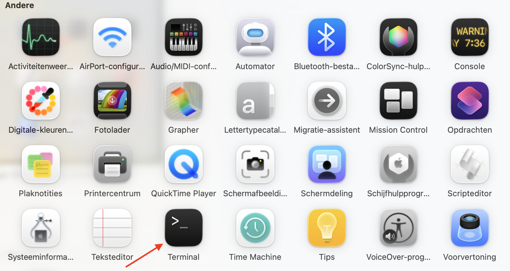 Launchpad op de Mac toont de map ‘Overig’. Dubbelklik op ‘Terminal’ om deze te openen.