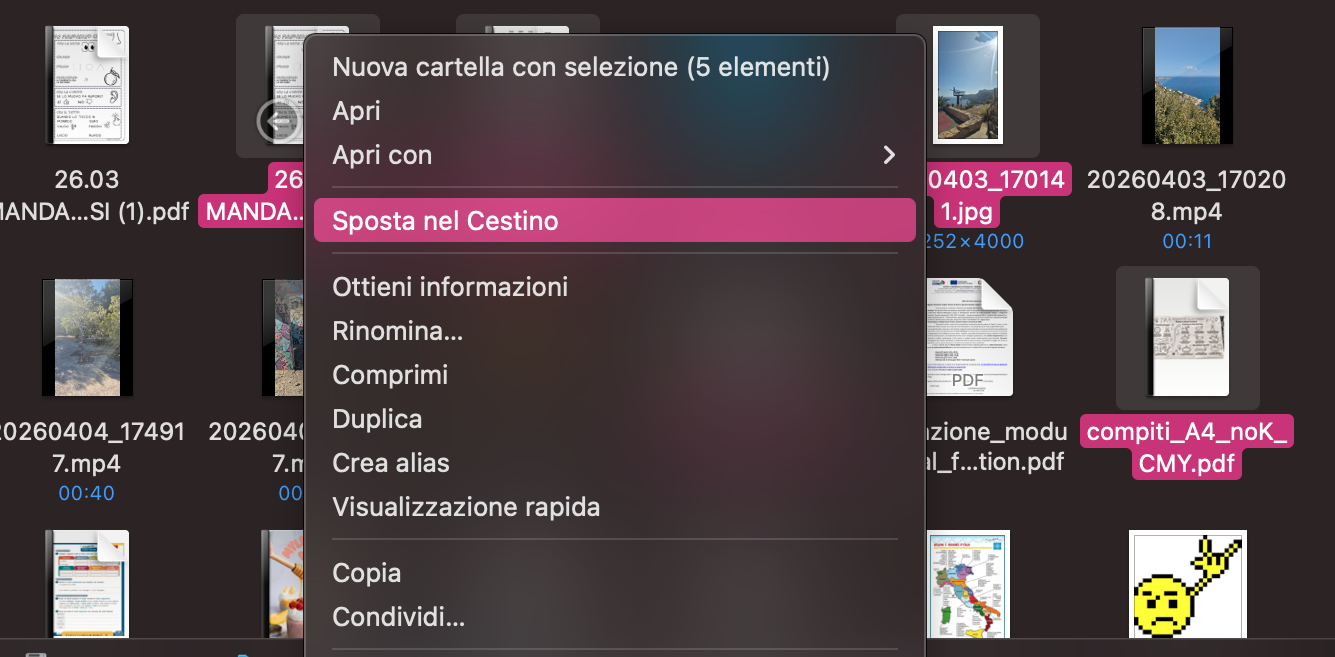 Per eliminare manualmente i download sul Mac, apri la cartella Download e, tenendo premuto il tasto cmd, fai clic su tutti i file che vuoi eliminare. Dopo averli selezionati, fai clic con il tasto destro e scegli Sposta nel Cestino.