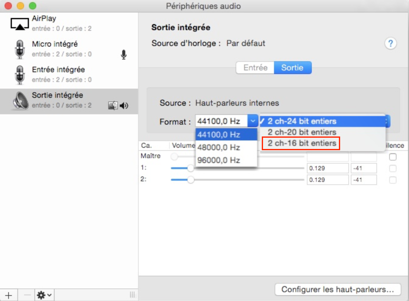 Fenêtre de la Configuration audio et MIDI. Le format de sortie intégrée est réglé sur 44100Hz et 2 ch-16 pour configurer correctement les haut-parleurs. Fenêtre de la Configuration audio et MIDI. Le format de sortie intégrée est réglé sur 44100Hz et 2 ch-16 pour configurer correctement les haut-parleurs.