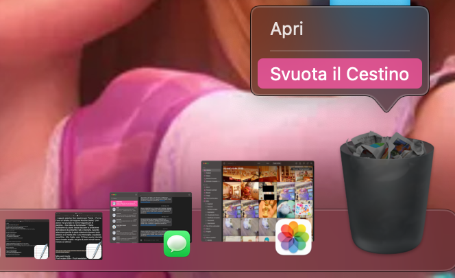 L’icona del Cestino nella Dock del Mac con il menu contestuale visualizzato. Seleziona Svuota Cestino per cancellare manualmente la cartella Cestino del Mac.